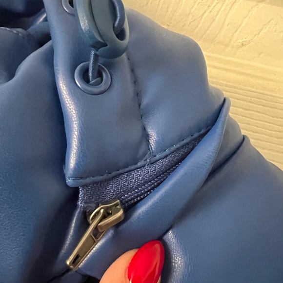 Spring 21 Women’s Blue Puffer Vest. NWT - Picture 6 of 7